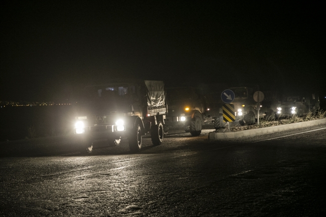 Komando birlikleri Suriye sınırına ulaştı